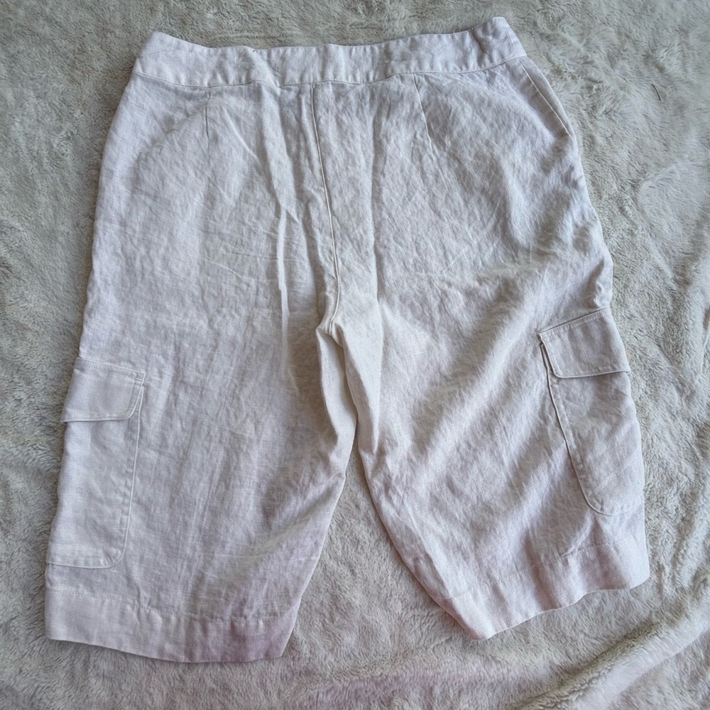 Women’s Duck head linen cargo shorts. Size 12
